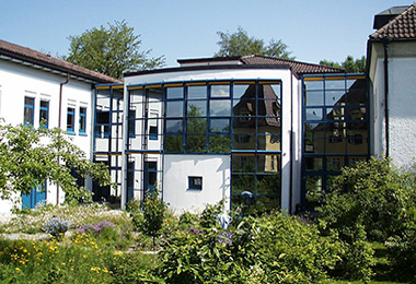 Rathaus Raubling Gartenseite