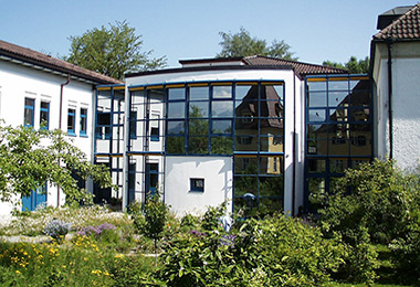 Rathaus Raubling Gartenseite