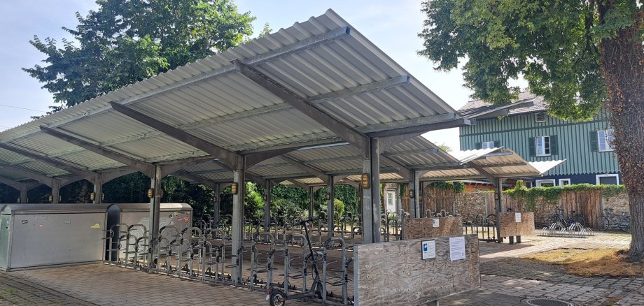 Fahrradunterstand am Bahnhof